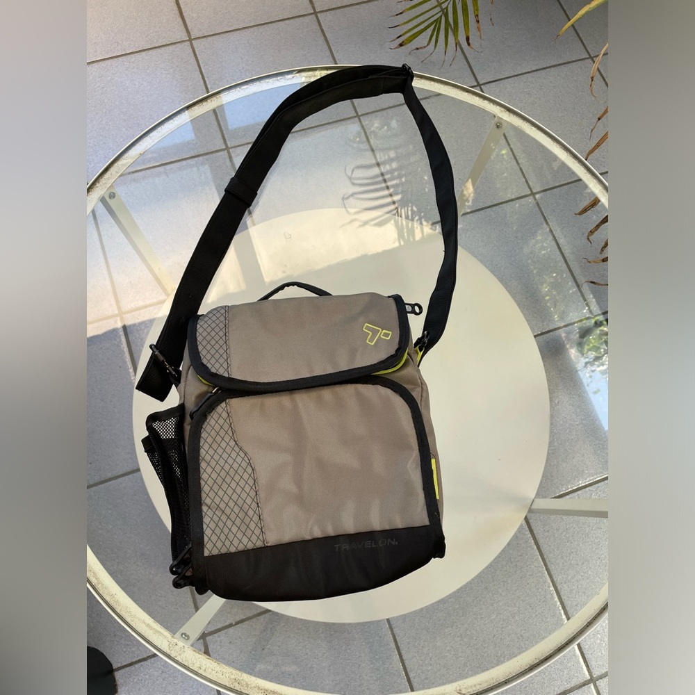 Travelon crossbody organizer